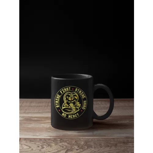 Cobra Kai fekete bögre